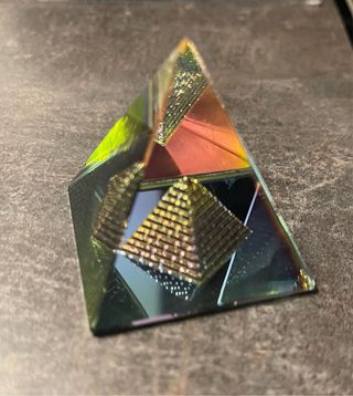 Doble Pirámide Cristal 5cm en caja de regalo!