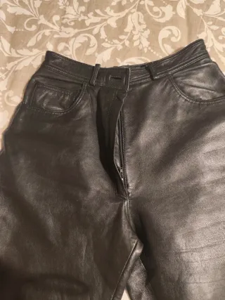 Pantalón de piel auténtica talla 44