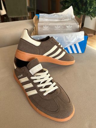 Zapatillas Adidas Spezial Marrones y Blancas