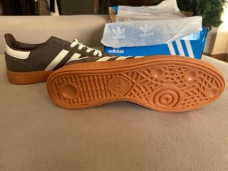 Zapatillas Adidas Spezial Marrones y Blancas