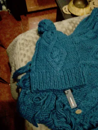 Conjunto tejido: gorro, bufanda, bolso y guantes