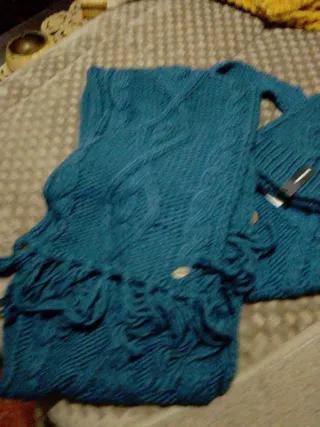 Conjunto tejido: gorro, bufanda, bolso y guantes