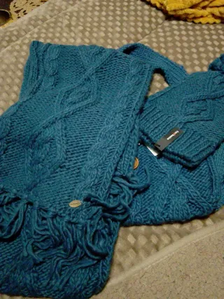 Conjunto tejido: gorro, bufanda, bolso y guantes