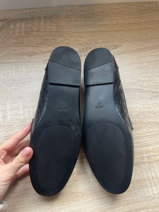 Mocasines negros Mango efecto piel cocodrilo.