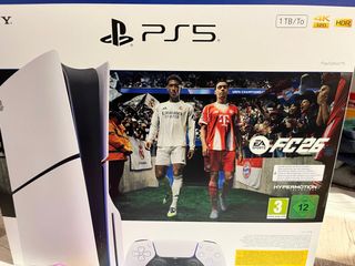 Consola Sony PS5 + FC26 con 2 mandos