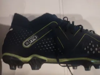 Botas de fútbol Puma azules y verdes