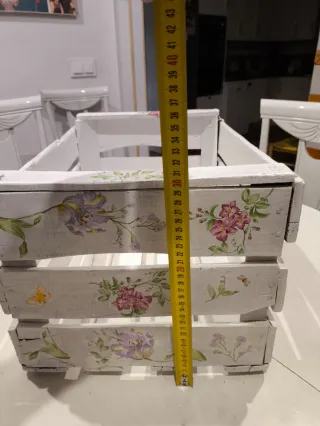 Caja de madera decorada rosa y blanca