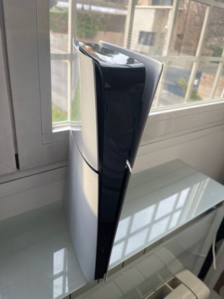 PS5 Slim Digital Edition con mando y caja