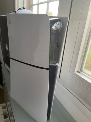 PS5 Slim Digital Edition con mando y caja
