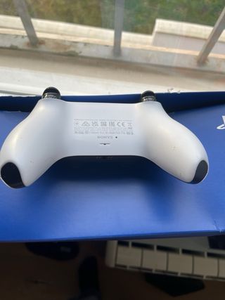 PS5 Slim Digital Edition con mando y caja