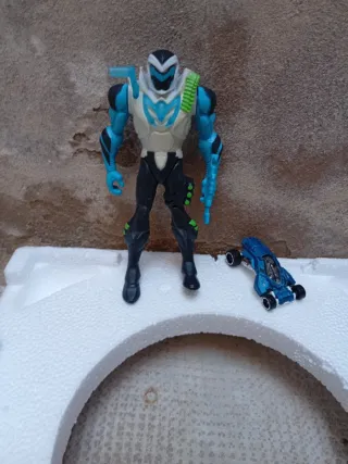 Figura y Coche Hot Wheels de Max steel
