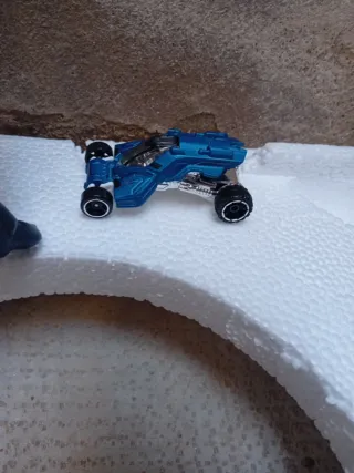 Figura y Coche Hot Wheels de Max steel