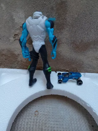 Figura y Coche Hot Wheels de Max steel