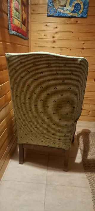 Sillón de madera y tela, tartán verde