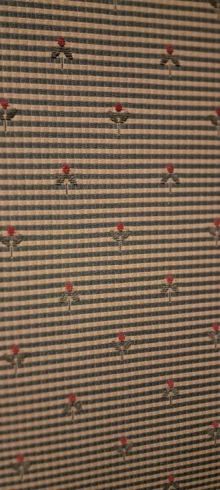 Sillón de madera y tela, tartán verde