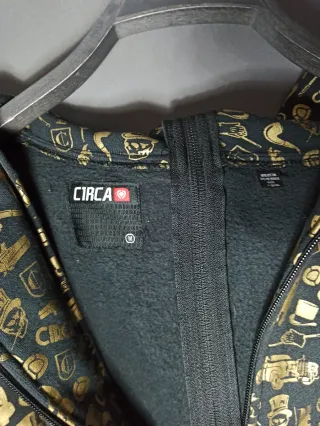 Sudadera Circa Negra y Dorada