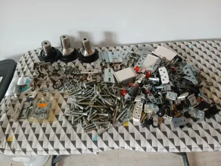 Tornillos, cerrojos y piezas varias