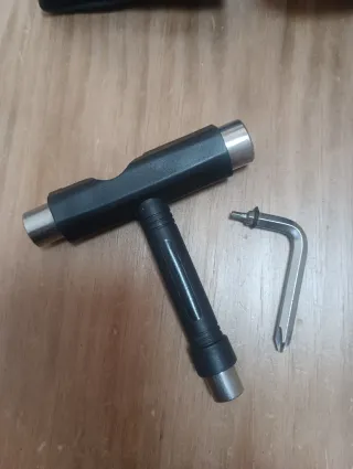 Patines Talla 8 + Llave y Guantes