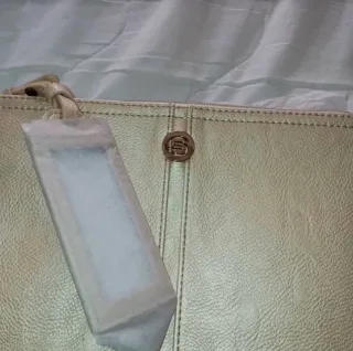 2 bolsos ( Hugo Boss y Elie Saab)