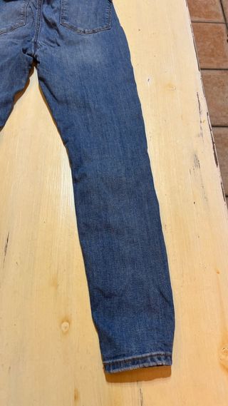 Pantalón vaquero skinny desgastado