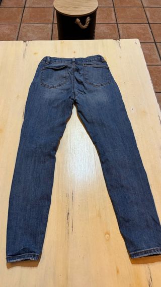 Pantalón vaquero skinny desgastado