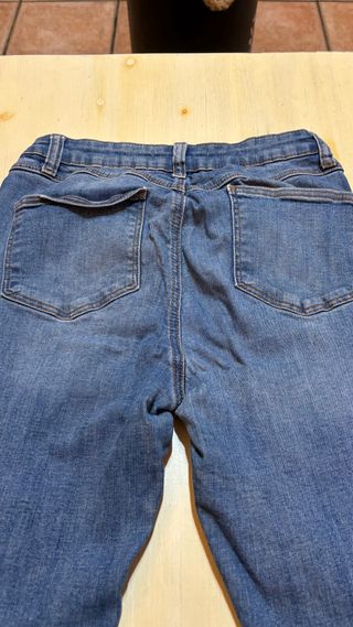 Pantalón vaquero skinny desgastado