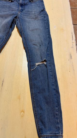 Pantalón vaquero skinny desgastado