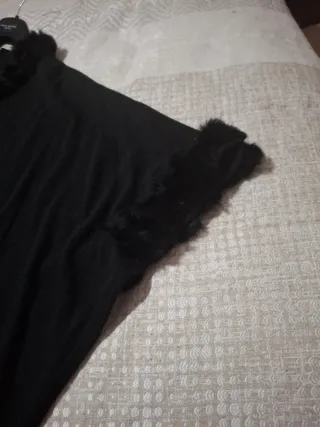 Capa negra con pelo natural