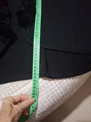 Capa negra con pelo natural