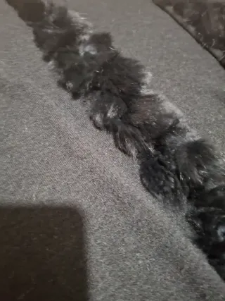 Capa negra con pelo natural