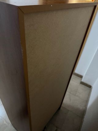 Armario de madera marrón