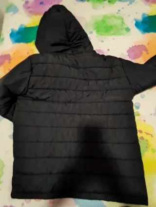 Abrigo Hummel negro casi nuevo