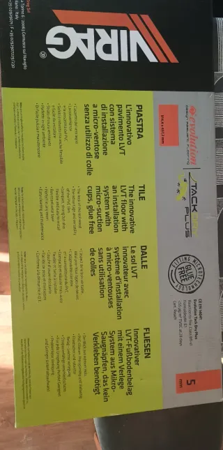 Suelo vinílico autoadhesivo