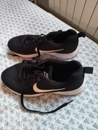 Zapatillas Nike Negras y Blancas