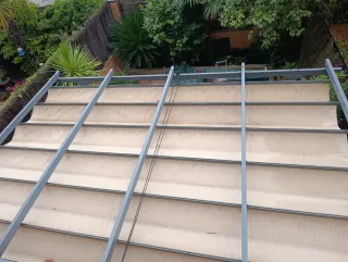 Pérgola metálica gris + cortinas de regalo