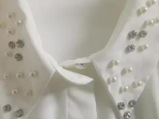 Camisa blanca XL con cuello pedrería