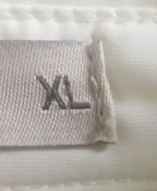 Camisa blanca XL con cuello pedrería