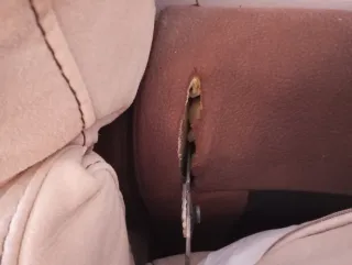 Sofá cheslong beige y marrón