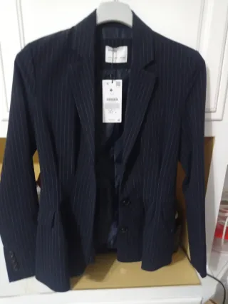 Chaqueta de traje azul con rayas