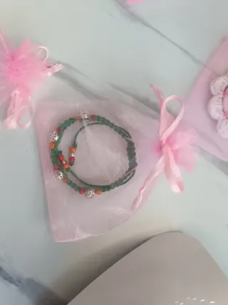 Pulseras tejidas a mano