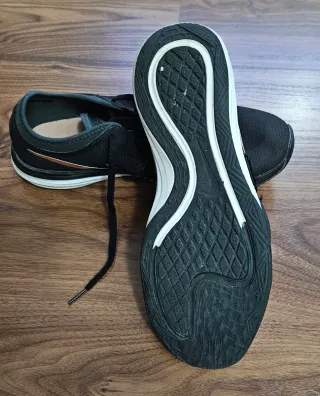 Zapatillas Nike Mujer Negras y Doradas