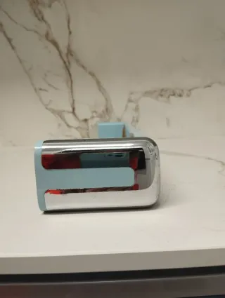 Toallero baño azul y cromado