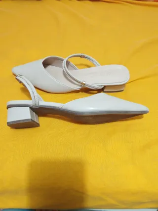 Zapatos piel sintética nude