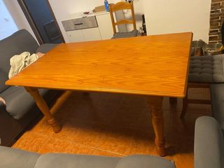 Mesa de salón grande de madera macisa