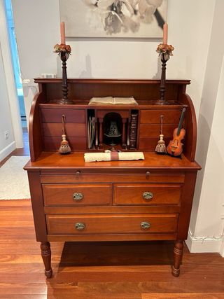 Recibidor de madera y piel