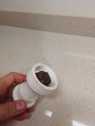 Picador de especias de cerámica antiguo