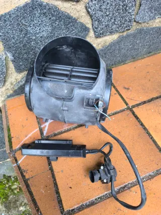 Muebles de cocina blancosy extractor humos