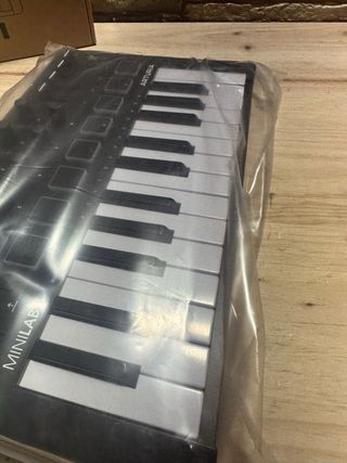 Arturia MiniLab 3 Controlador MIDI