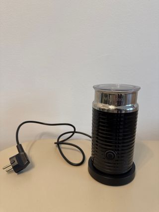 Espumador de leche Nespresso negro