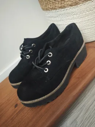 Zapatos Coolway negros de ante con cordones